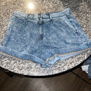 American Eagle denim washed “mom short” shorts
